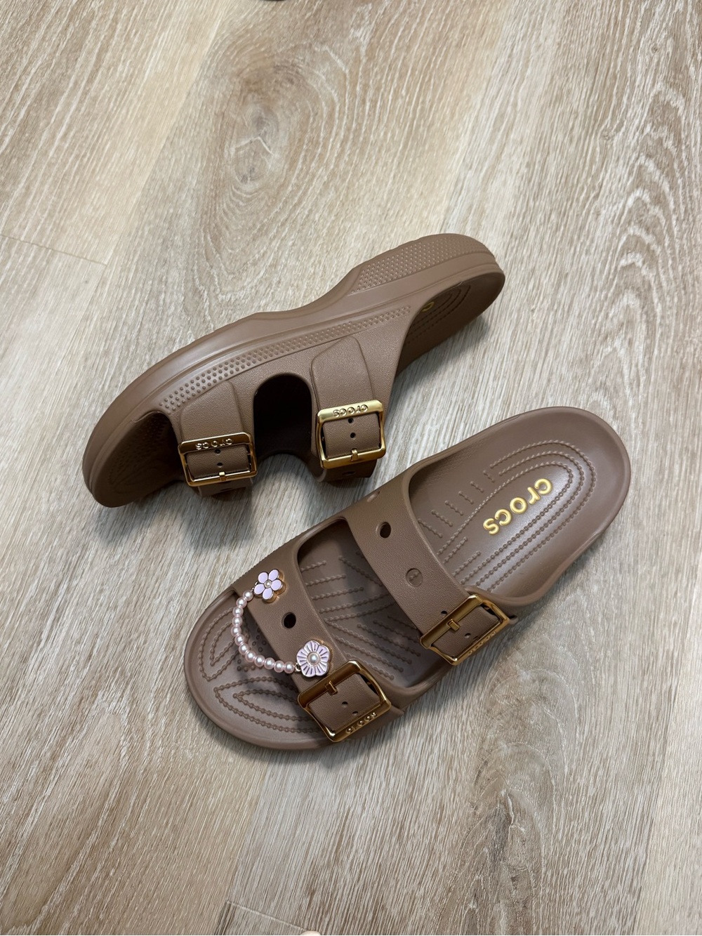 NWOT CROCS Metallic Buckle Saturday Sandal Women's 11 Sepia with FREE JIBBITZ